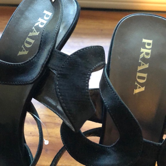 Prada - Picture 3 of 5